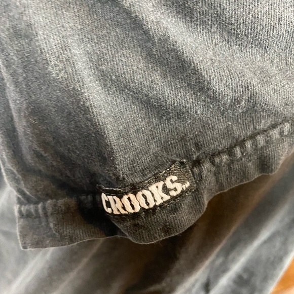 Crooks and castles white bandanna print extra-large black T-shirt - Picture 2 of 4